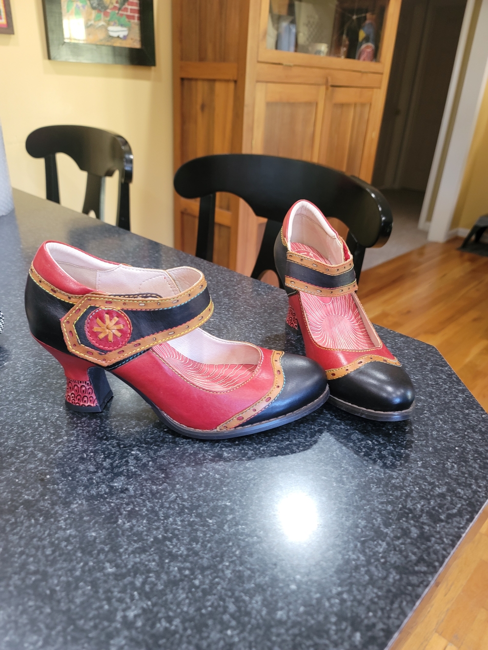 L'Artiste by Spring Step Hulahoop Leather Mary Jane Heels Size 36 / 5.5-6 - Picture 1 of 5